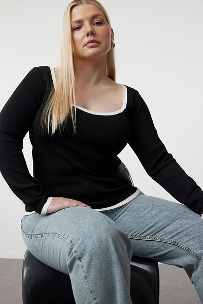 Trendyol Curve Thin Knitwear Sweater - Black, Square Collar, Body Lines Revealing TBBAW25AN00049