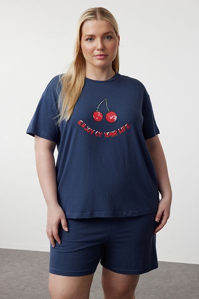 Trendyol Curve Sada pyžama se vzorem Indigo Cherry - Pletené TBBSS24AI00118