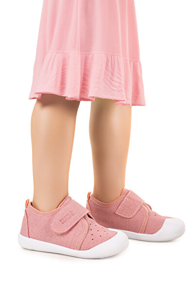 Kiko Kids أحذية دافي فيلكرو للفتيات الصغيرات من فيرست ستيب