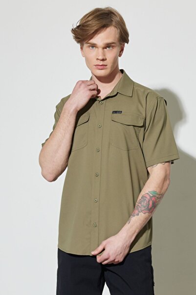 WRANGLER All Terrain Gear Regular Fit Normal Kesim Esnek Haki Kısa Kollu Gömlek