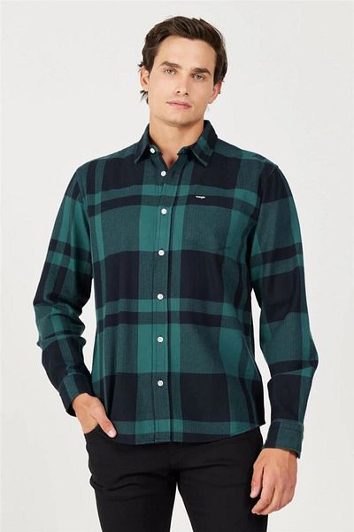 WRANGLER Relaxed Fit Wide Cut 100% Cotton Green Plaid Long Sleeve Shirt