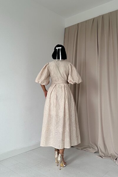 Essence Bouteille Πλισέ φόρεμα με μπαλόνι μανίκι