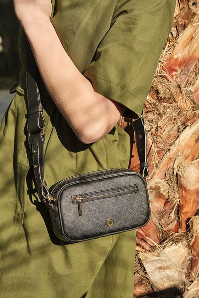U.S. Polo Assn. Μαύρη γυναικεία τσάντα Messenger Us23524