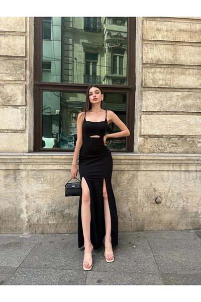 Fav Style Rochie lungă neagră cu bretele, detaliu fereastră și fante duble