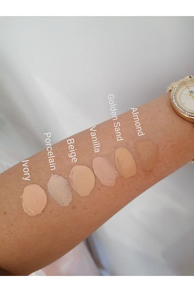 Oriflame Giordani Gold Pure Uforia Moisturizing and Brightening Foundation 35+ SPF Protected