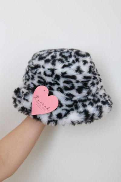 Reorah Collection Leopard White Plush Bucket Hat