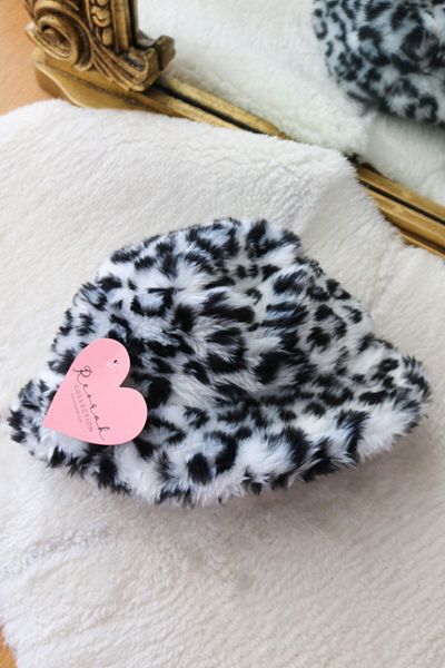 Reorah Collection Leopard White Plush Bucket Hat