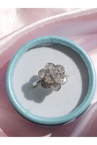 Reorah Collection Rotating Flower Ring - Zircon Stone Detail