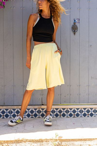 Güneşkızı Gelbe, weich strukturierte Damen-Shorts mit Taschen, Bst3262
