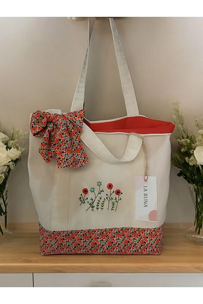 LARUNA La Runa Handmade Embroidered Linen Tote Bag