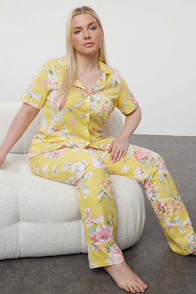 Trendyol Curve Sárga virágmintás inggalléros kötött pizsama szett TBBSS24AI00115