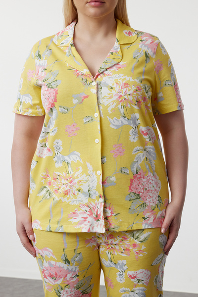 Trendyol Curve Yellow Flower Patterned Shirt Collar Knitted Pajamas Set TBBSS24AI00115