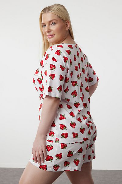 Trendyol Curve Weißes, gestricktes Pyjama-Set mit V-Ausschnitt und Erdbeermuster