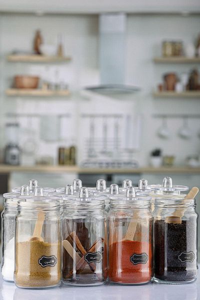 Karçiçeği Home 12 Piece Glass Spice Jar Set with Vacuum Handle, Lid, Bamboo Spoon and Label