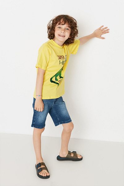 TRENDYOLKIDS تي شيرت للأولاد مزين بالترتر على شكل ديناصور أصفر - رقبة دائرية، محبوك، TKDSS24TS00044