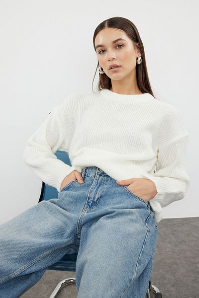 Trendyol Collection Wide Fit Ecru Knitwear Sweater - Soft Texture, Basic Model TWOAW20FV0142