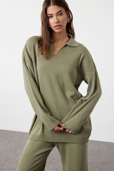 Trendyol Modest Zestaw swetra i spodni z kołnierzykiem polo w kolorze khaki – TCTAW25US00024