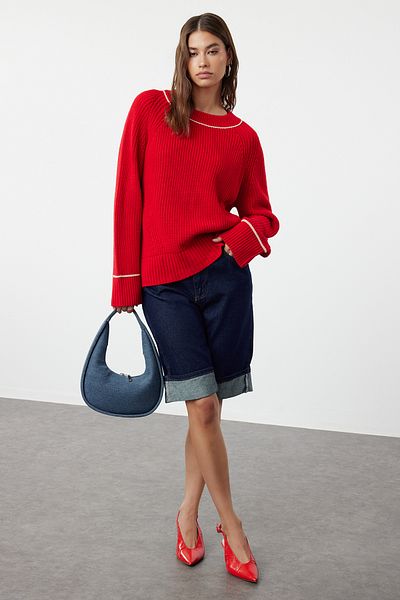 Trendyol Collection Roter Strickpullover mit Paspelierung in weiter Passform TWOAW25KZ00001