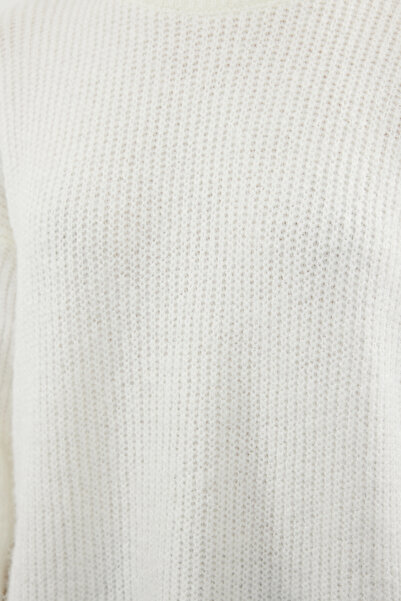 Trendyol Collection Wide Fit Ecru Knitwear Sweater - Soft Texture, Basic Model TWOAW20FV0142