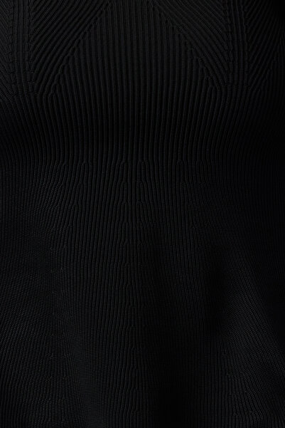 Trendyol Curve Fitilii Knitwear pulóver - fekete szívgallér TBBAW25AN00045