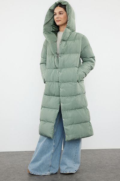 Trendyol Collection Wasserabweisender langer Steppmantel – Hellkhaki mit seitlichem Druckknopfverschluss TWOAW24MO00044