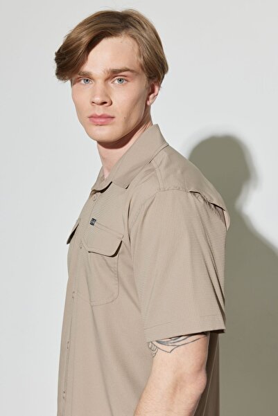 WRANGLER All Terrain Gear Regular Fit Normal Kesim Esnek Taş Rengi Kısa Kollu Gömlek