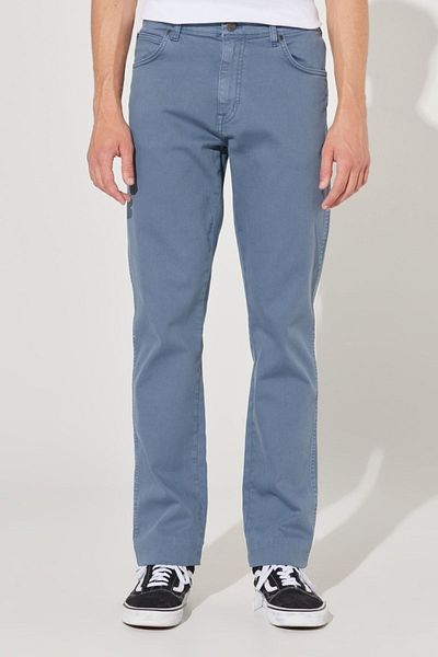 WRANGLER Texas Slim Fit Slim-Fit-Hose mit normaler Taille, Indigo-Stretch