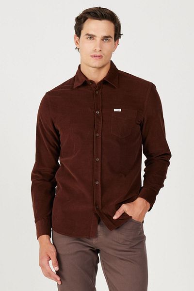 WRANGLER Langarmshirt aus 100 % Baumwollsamt in Burgunderrot mit normaler Passform und normaler Passform