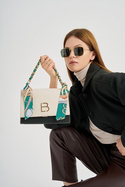 Lucky Bees Damen Hand- und Schultertasche mit Schal-Accessoire