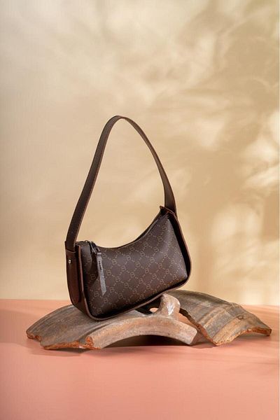 Lucky Bees Hand- und Schultertasche für Damen - Gemustertes Baguette-Design