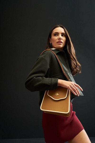 Lucky Bees Дамска чанта за ръка и през рамо - удобен дизайн
