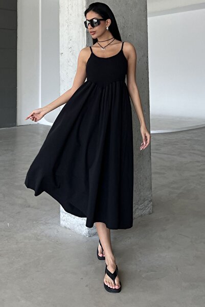 Domoda Μαύρο φόρεμα με σχιστό λουράκι @emilia με φερμουάρ επάνω κορδόνι και υφαντό φλουντ στο κάτω μέρος