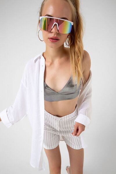 Domoda Beyaz Pin Stripe City Short Ince Çizgili Nervür Detaylı Fermuarlı Örme Kadın Şort