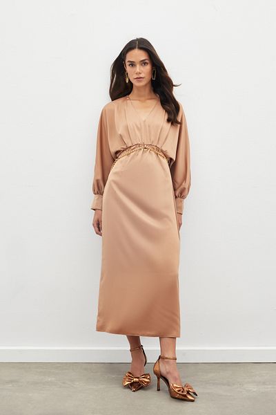 Sateen فستان ستان بحزام سلسلة - جملي