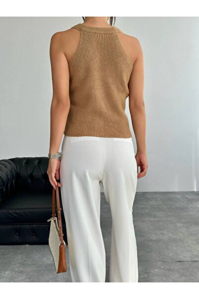 Liora Дамска плетена жилетка с деколте с камила