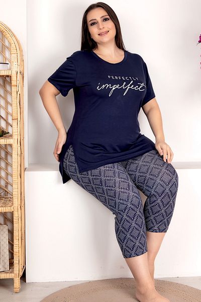 Jenny Daphne Large Size Square Patterned Crew Neck Short Sleeve Long Capri Pajamas Set - 10708