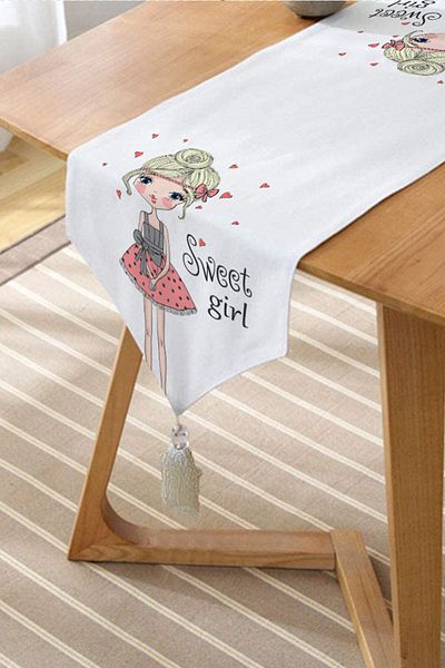 Realhomes Sweet Girl Special Design Ψηφιακή τυπωμένη διακοσμητική φούντα σενίλ Τρίγωνο Runner