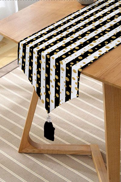 Realhomes Aleargă triunghiulară din chenille cu design special cu buline detaliate cu dungi negre pe fundal alb