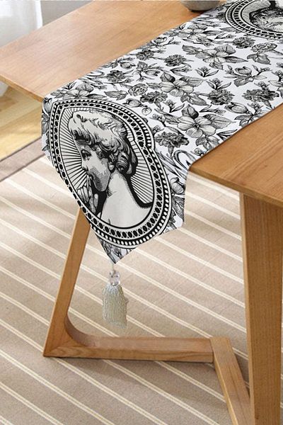 Realhomes Cărbune cu flori și portrete cu model digital imprimat decorativ decorativ cu ciucuri de chenille triunghiular