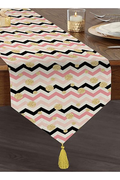 Realhomes Chenille Triangle Runner με φούντες με πολύχρωμο γεωμετρικό ζιγκ-ζαγκ μοτίβο ψηφιακής εκτύπωσης σε λευκό φόντο