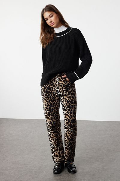 Trendyol Collection Black Wide Fit Piping Detailed Knitwear Sweater TWOAW25KZ00001