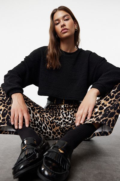 Trendyol Collection Sweter z dzianiny z rękawami typu nietoperz w kolorze czarnym - Twoaw25Kz00221
