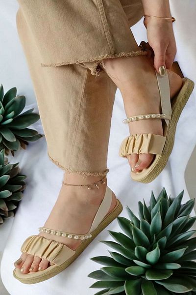 İnan Ayakkabı Women's Beige Color Pearl Detailed Casual Sandals & Slippers