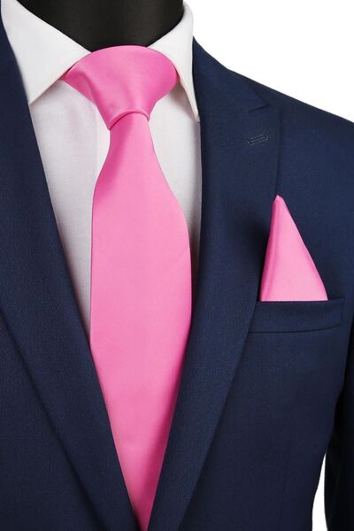 Kravatkolik Επίπεδη σατέν γραβάτα με ροζ μαντήλια Kk1138