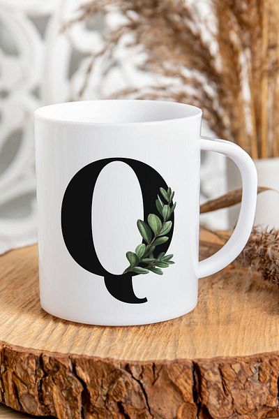 Kravatkolik Letter Q Initial Printed Mug