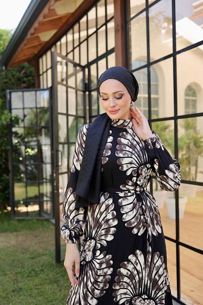 B.HE.Z Rochie neagră hijab - trandafir de vânt, imprimeu reactiv, guler judecător, mânecă lungă