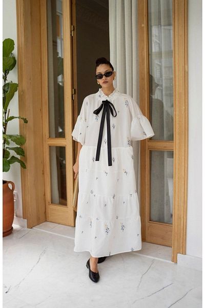 BRTC design Vintage Women's Dress with White Ruffle Sleeves and Floral Embroidery