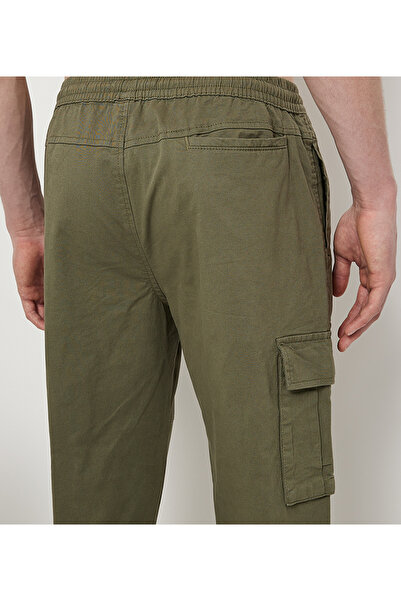 Aeropostale Men's Green Plain Cargos Pants