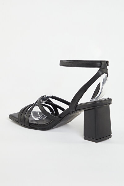 TRENDYOL SHOES Dámské černé sandály s páskem na kotníku na podpatku Takss24To00006