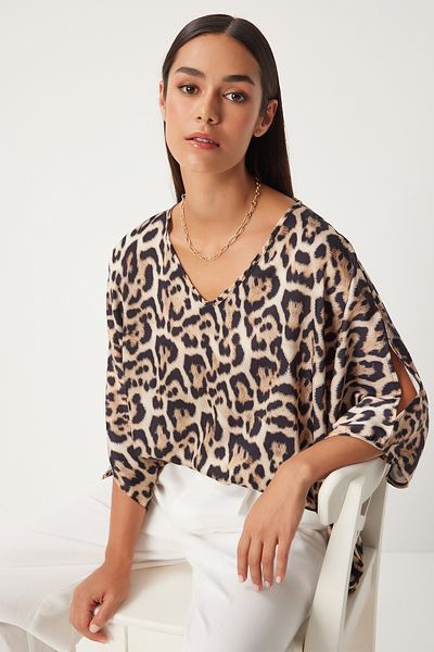 Happiness İstanbul Schwarz-beige Satinbluse für Damen mit Leopardenmuster - FN03223